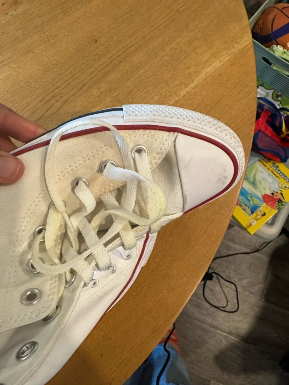 Converse white size 7 women’s - Picture 4 of 5